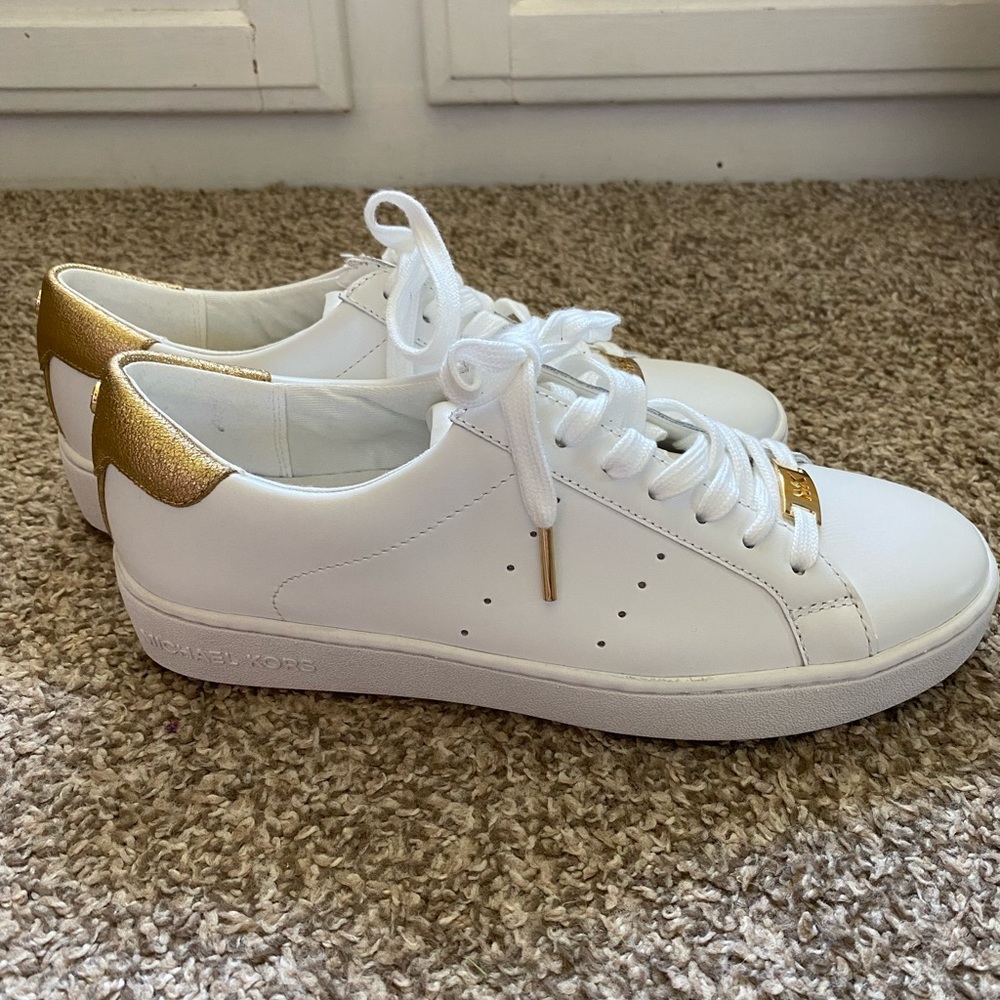 Michael Kors White / Gold NWT . Size 7.5m - Picture 3 of 8
